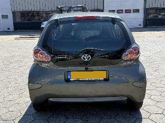 Toyota Aygo 1.0-12V Aspiration Green picture 2