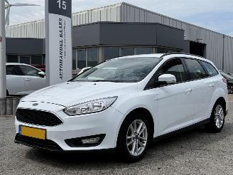 Vaurioauto  passenger cars Ford Focus Wagon 1.0 Lease Edition 2017/11