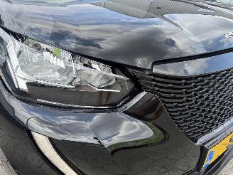 Peugeot 2008 1.2 PureTech Active Pack picture 9