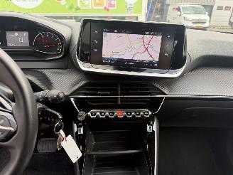 Peugeot 2008 1.2 PureTech Active Pack picture 21
