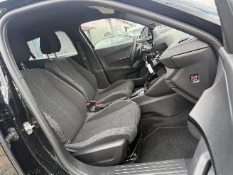 Peugeot 2008 1.2 PureTech Active Pack picture 16