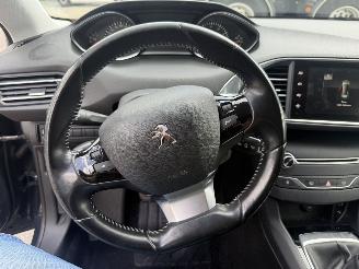 Peugeot 308 SW 1.2 PureTech Style picture 15