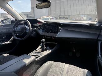Peugeot 308 1.2 PureTech Allure picture 11