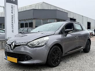 damaged passenger cars Renault Clio Estate 0.9 TCe Expression 2014/6