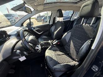 Peugeot 2008 1.2 PureTech Allure picture 15