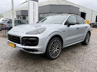 Damaged car Porsche Cayenne Coupé 3.0 E-Hybrid 2022/2