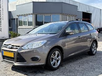 Schadeauto Ford Focus Wagon 1.0 EcoBoost Edition 2014/12