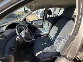 Toyota Yaris 1.3 VVT-i S-Line picture 12