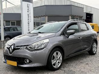 damaged passenger cars Renault Clio Estate 0.9 TCe Iconic 2016/6