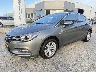 Schadeauto Opel Astra 1.6 CDTI Innovation 2016/10