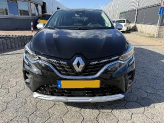 Renault Captur E-TECH PLUG-IN HYBRID picture 2