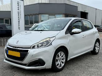 Voiture accidenté Peugeot 208 1.2 PureTech Active 2015/11