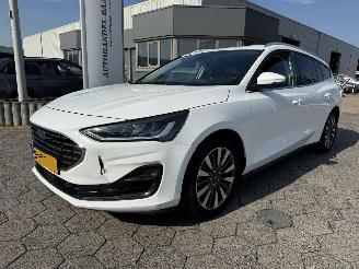 krockskadad bil auto Ford Focus Wagon 1.0 EcoBoost Hybrid Titanium X 2023/2
