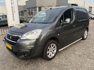 krockskadad bil bedrijf Peugeot Partner 120 1.6 BlueHDi 100 L1 Premium Pack S&S 2018/8