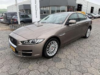 Vaurioauto  passenger cars Jaguar XE 2.0 D Prestige 2016/10