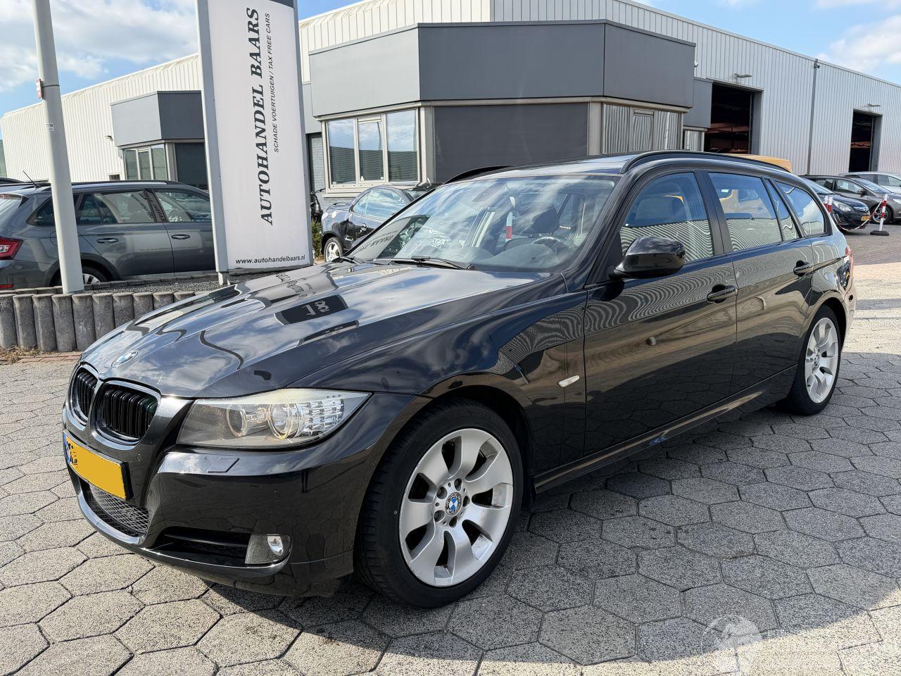 BMW 3-serie 318i PANO.