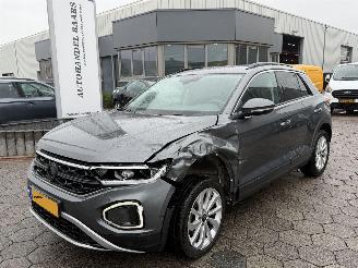 krockskadad bil auto Volkswagen T-Roc T-ROC 1.5 TSI Life Edition 2024/4