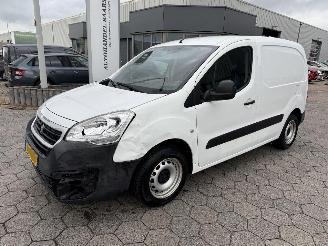 skadebil bedrijf Peugeot Partner 120 1.6 BlueHDi 75 L1 XR 2017/1