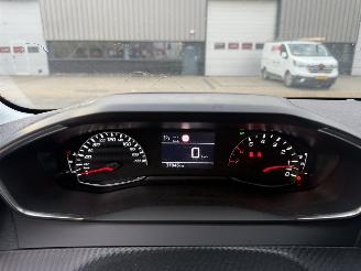 Peugeot 208 1.2 PureTech Style picture 18