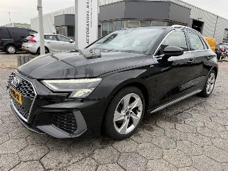 uszkodzony samochody osobowe Audi A3 Sportback 35 TFSI S edition 2022/4