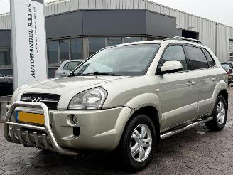 Damaged car Hyundai Tucson 2.0i Dynamic Sense 2006/11