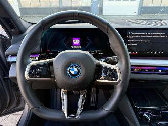 BMW i5 M Touring eDrive40 84 kWh picture 22