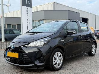 Vaurioauto  passenger cars Toyota Yaris 1.5 Hybrid Aspiration 2017/5