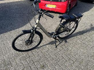 Unfall Kfz Fahrrad Stella  Vicenza  elektrisch  damesfiets. 2020/5