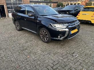 Schadeauto Mitsubishi Outlander 2.0 PHEV Business Edition AUTOMAAT 4x4 2015/11