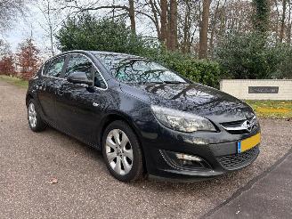 Schadeauto Opel Astra 1.4 TURBO BLITZ. 5 DEURS AIRCO  Navi 2014/8