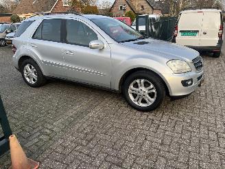 krockskadad bil auto Mercedes ML 320 cdi 2006/3