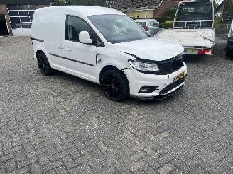 krockskadad bil bedrijf Volkswagen Caddy 2.0 TDI L1H1 BMT Highline Automaat dsg 2018/9