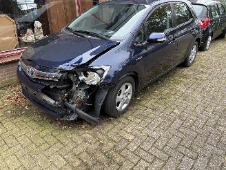 Vaurioauto  passenger cars Toyota Auris automaat 8 Full Hybrid Aspiration 2011/6