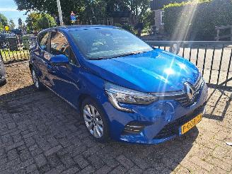 krockskadad bil auto Renault Clio 1.0 TCe intens 2022/2