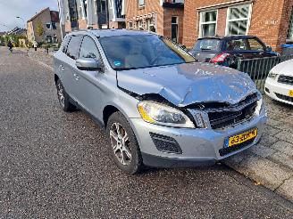 skadebil auto Volvo Xc-60 2.0 T5 summum automaat 2013/1