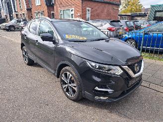 Vaurioauto  passenger cars Nissan Qashqai 1.2 connecta automaat 2018/11
