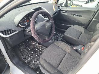 Peugeot 207 1.4i acces lite picture 3