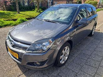 krockskadad bil auto Opel Astra 1.6 cosmo 2010/9