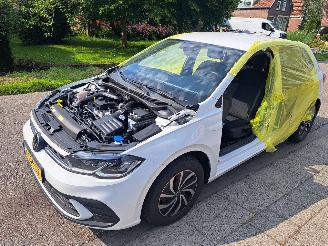 krockskadad bil auto Volkswagen Polo 1.0i TSI live 2024/2