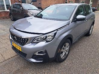 Unfallwagen Peugeot 3008 1.2i active automaat 2017/6