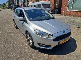 Voiture accidenté Ford Focus 1.0i lease edition 2017/7