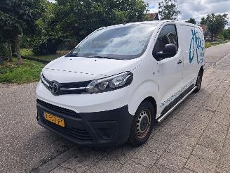 krockskadad bil bedrijf Toyota Proace 1.6 D-4D cool comf. 2018/6