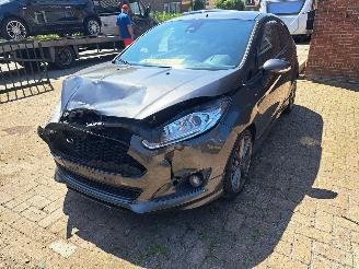 Damaged car Ford Fiesta 1.0i ST line 2016/10