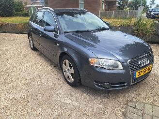 krockskadad bil auto Audi A4 Avant 2.0 TFSi Quatro automaat 2006/1