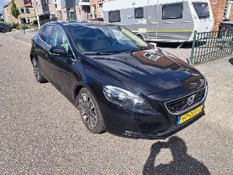 Vaurioauto  passenger cars Volvo V-40 2.0 D2 ocean race 2015/12