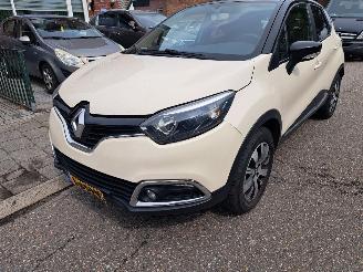 Vaurioauto  passenger cars Renault Captur 0.9 tce dynemique 2016/2