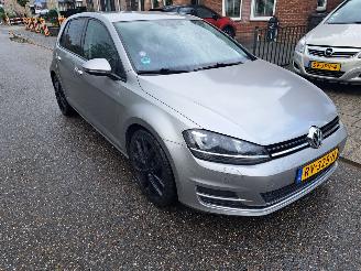 Schadeauto Volkswagen Golf 1.4 tsi highline automaat 2013/8