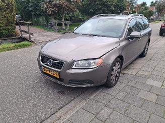 damaged passenger cars Volvo V-70 1.6i T4 limited edition 2012/6