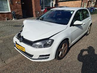 Voiture accidenté Volkswagen Golf 1.2 tsi trentline automaat 2014/9