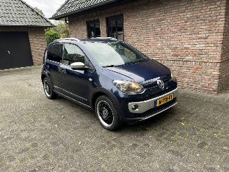 škoda osobní automobily Volkswagen Up! 1.0 GROOVE CROSS UP BLUEMOTION 2015/4